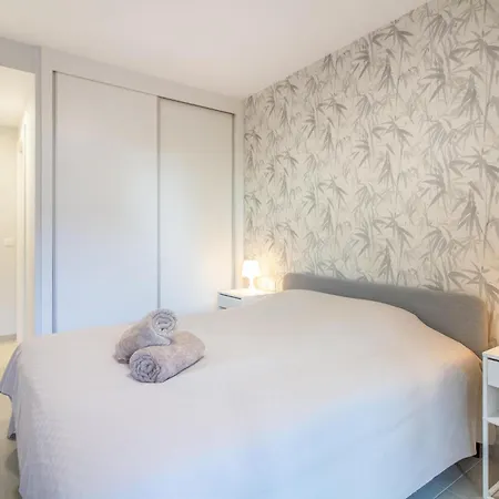 2 Bedroom Lovely In *